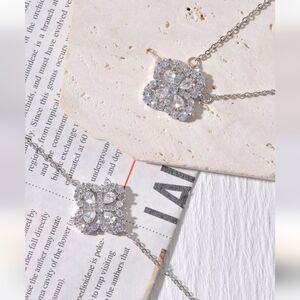 #22 Silver Lucky Clover Necklace And Braclet Set, Stainless Steel